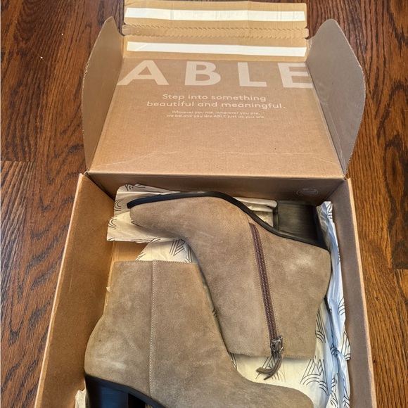 Women’s Able Dorset booties, new in box - Picture 2 of 8